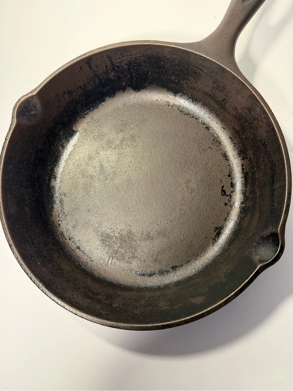 Lodge 8SK Cast Iron Skillet 10.25” USA Pre-Seasoned Dual Pour Spouts